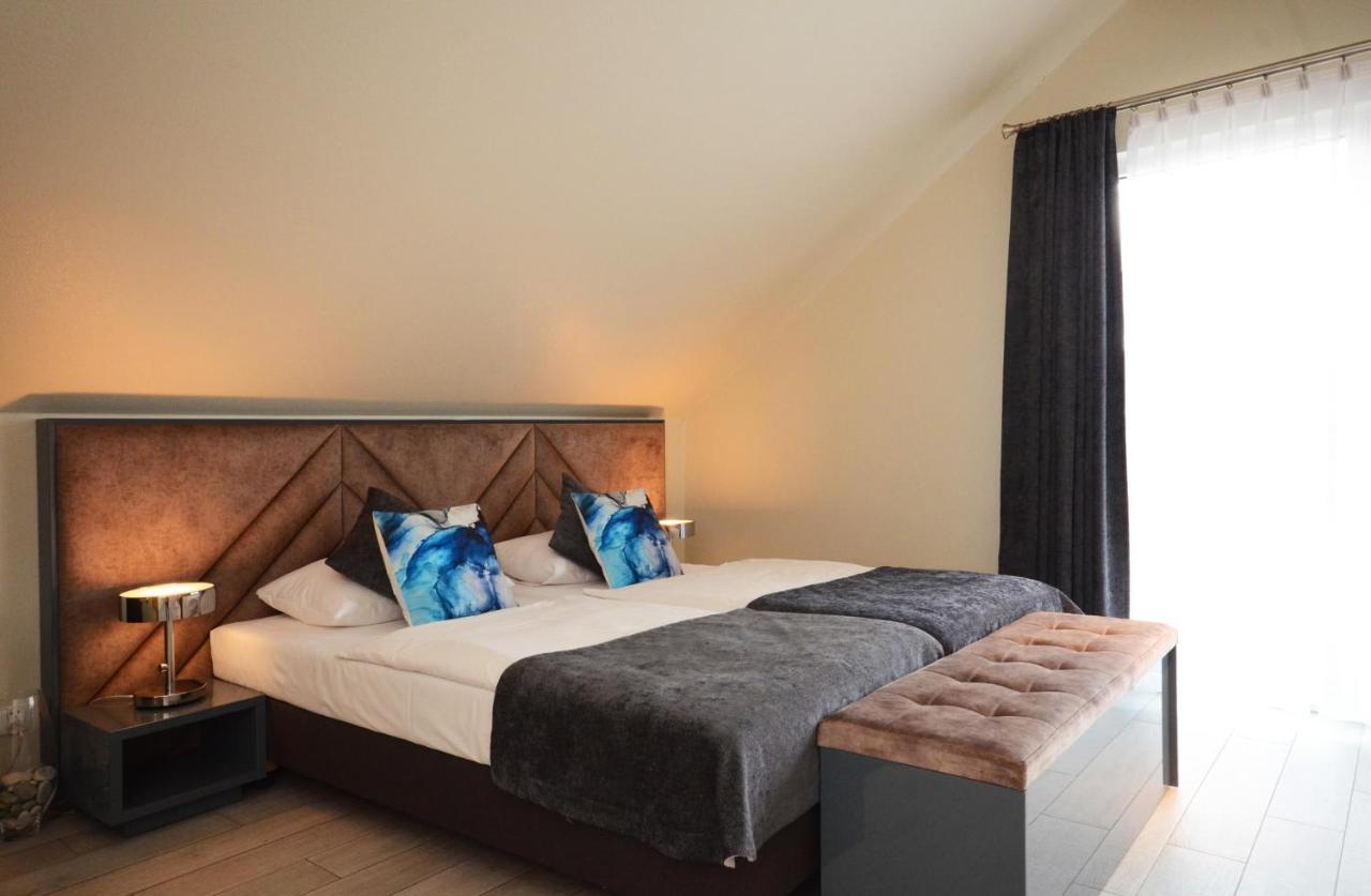 Apartamenty Biala Sowa Czarna Gora Sienna  Exteriör bild