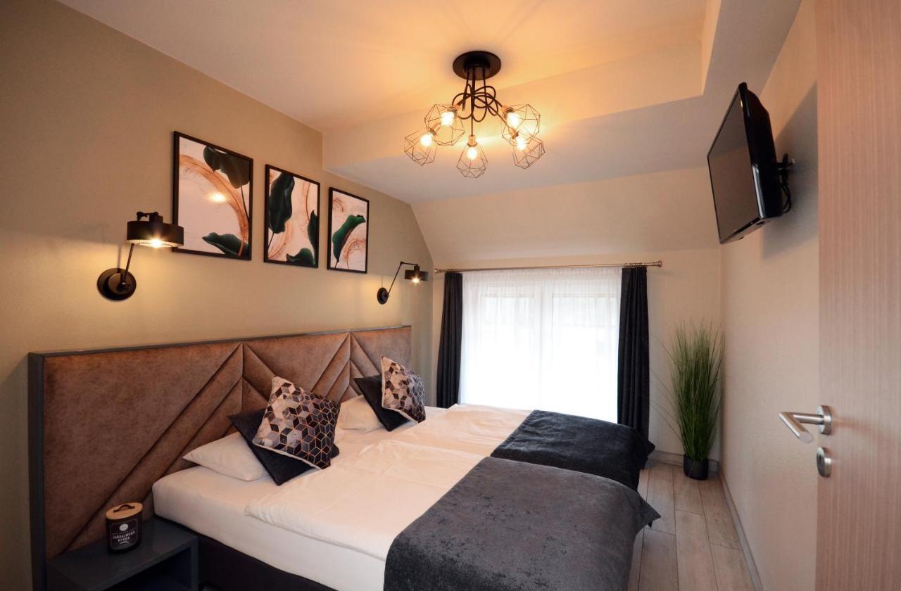Apartamenty Biala Sowa Czarna Gora Sienna  Exteriör bild